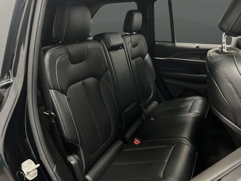 Used 2024 Jeep Grand Cherokee Limited w/ Luxury Tech Group II AWD/4WD image 25