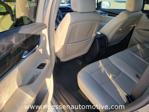 Used 2019 Cadillac XT5 FWD image 13