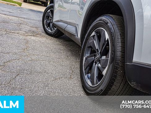 Used 2025 Nissan Rogue SV image 14