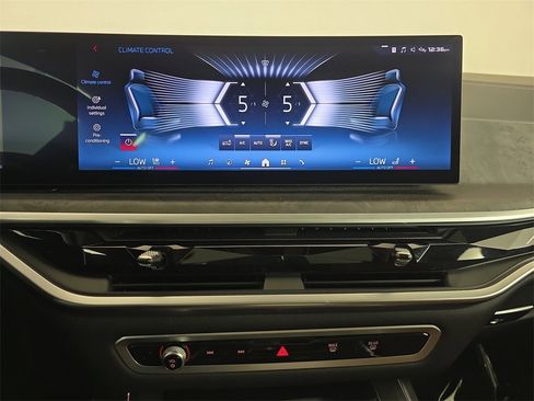 Certified 2024 BMW X7 M60i w/ Executive Package image 25