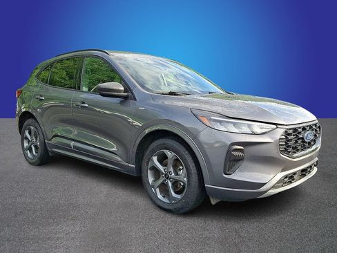 Used 2023 Ford Escape ST-Line w/ Tech Pack #1 AWD/4WD image 3