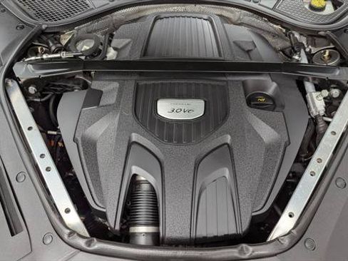 Used 2018 Porsche Panamera image 29