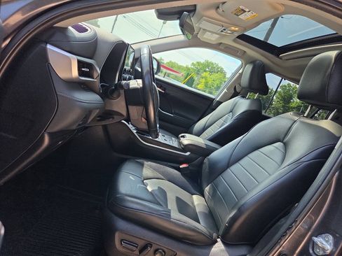 Used 2021 Toyota Highlander XLE AWD/4WD image 18