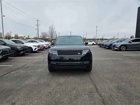 Used 2025 Land Rover Range Rover SE image 4