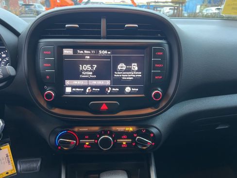 Used 2022 Kia Soul LX image 18