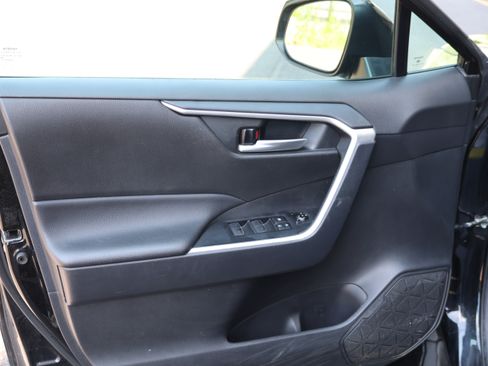 Used 2025 Toyota RAV4 XLE FWD image 20