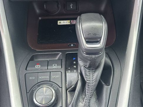 Used 2022 Toyota RAV4 Limited AWD/4WD image 31