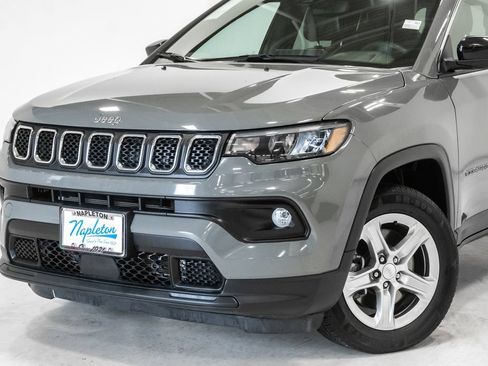 Used 2024 Jeep Compass Latitude AWD/4WD image 2