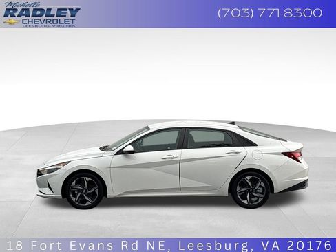 Used 2023 Hyundai Elantra SEL w/ Convenience Package FWD image 2