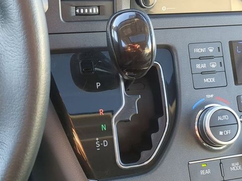 Certified 2020 Toyota Sienna XLE image 15