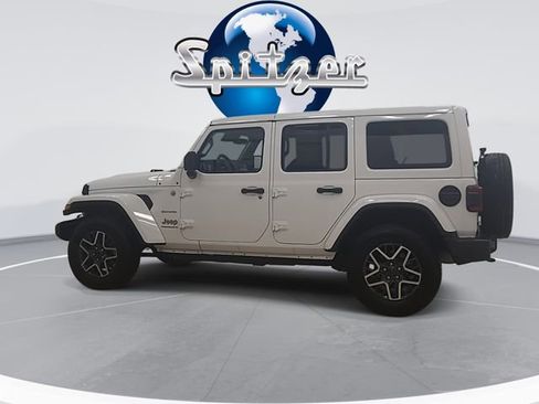 Used 2024 Jeep Wrangler Sahara image 9