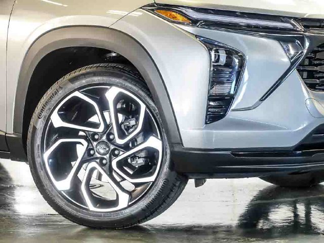 Certified 2024 Chevrolet Trax RS w/ Sunroof Package FWD image 4