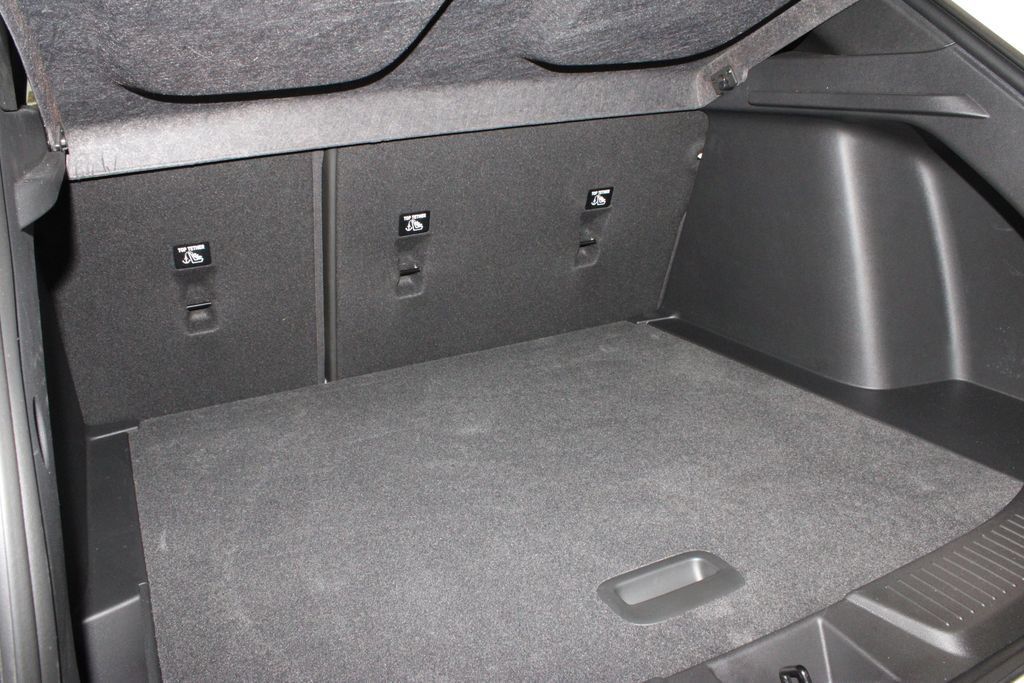 Used 2024 Chevrolet Trax RS w/ Sunroof Package FWD image 16