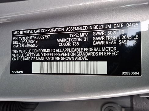 Certified 2025 Volvo XC40 B5 Plus image 28