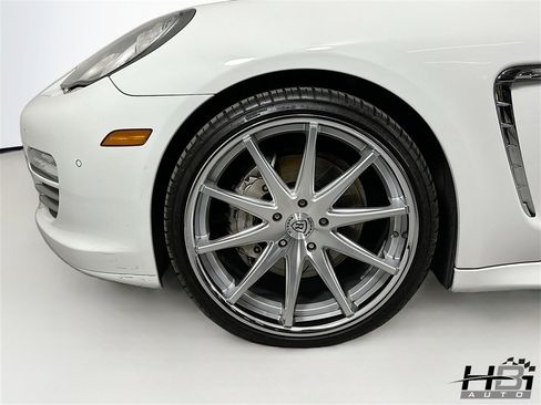 Used 2013 Porsche Panamera 4S image 18