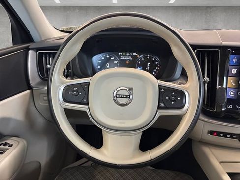 Used 2021 Volvo XC60 T5 Momentum w/ Premium Package AWD/4WD image 27