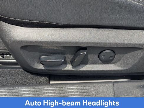 Used 2024 Nissan Rogue SL AWD/4WD image 19