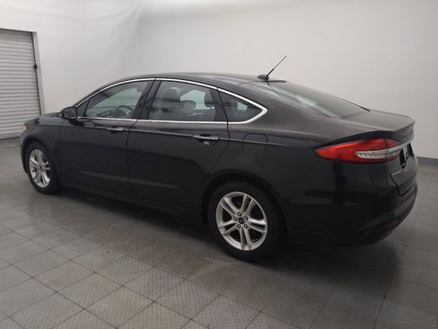 Used 2018 Ford Fusion SE w/ Fusion SE Technology Package FWD image 3