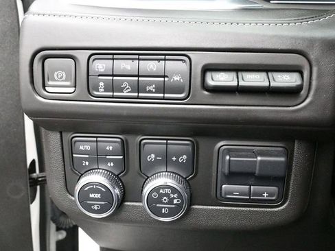 Used 2023 GMC Yukon Denali Ultimate image 11