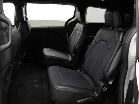 New 2027 Chrysler Pacifica Select AWD/4WD image 19