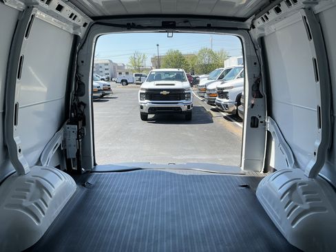 New 2026 Chevrolet Express 2500 w/ Driver Convenience Package RWD image 25