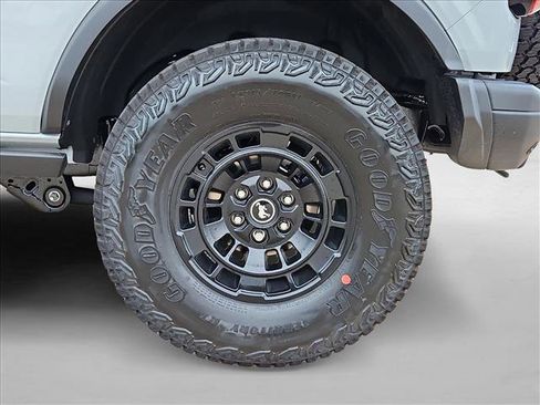 New 2026 Ford Bronco Badlands image 10