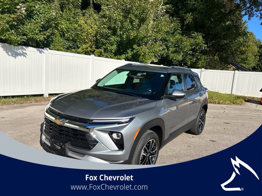 Used 2025 Chevrolet TrailBlazer LT AWD/4WD image 1