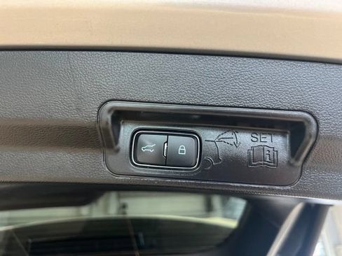Used 2022 Ford Explorer XLT w/ Equipment Group 202A AWD/4WD image 10
