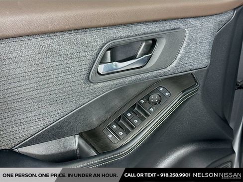 Certified 2023 Nissan Rogue SV FWD image 17