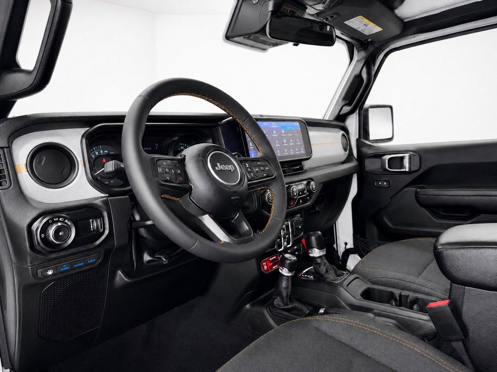 Used 2024 Jeep Wrangler Unlimited AWD/4WD image 13