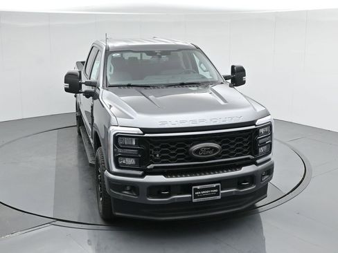 New 2026 Ford F250 Lariat w/ Black Appearance Package image 34