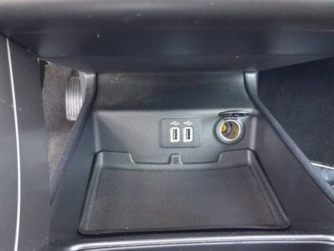 Used 2019 Ford Fusion SE FWD image 23
