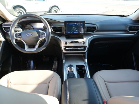 Used 2023 Ford Explorer XLT w/ Equipment Group 202A image 28