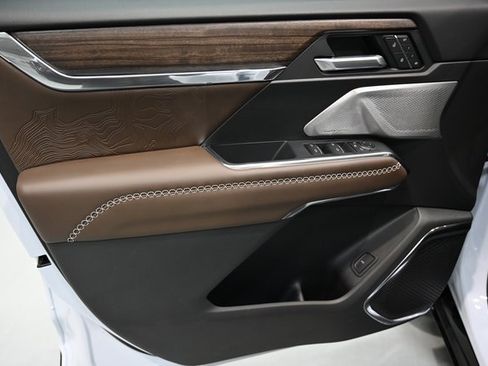 New 2026 GMC Acadia Denali Ultimate w/ LPO, Floor Liner Package image 29