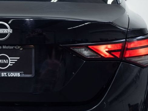 Used 2025 Nissan Sentra S FWD image 8