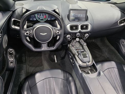 Used 2021 Aston Martin V8 Vantage Roadster image 10