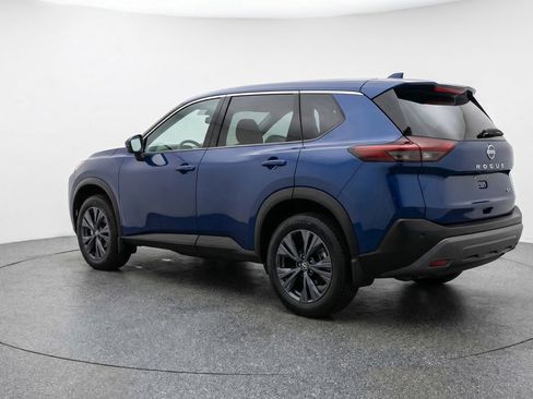 Used 2023 Nissan Rogue SV image 6