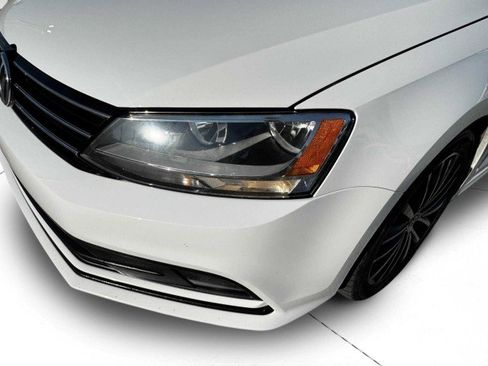 Used 2016 Volkswagen Jetta Sport image 12