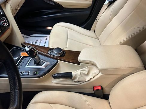 Used 2017 BMW 320i xDrive Sedan image 16