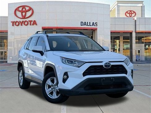Used 2021 Toyota RAV4 XLE image 1