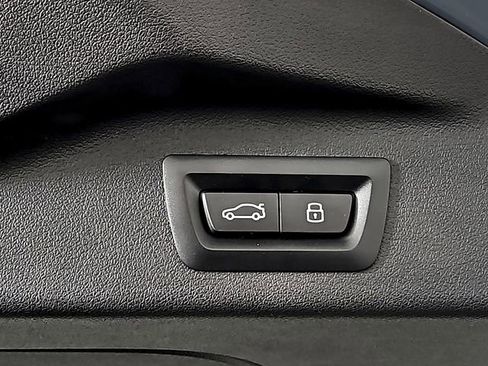 Used 2025 BMW X7 xDrive40i w/ Executive Package image 35