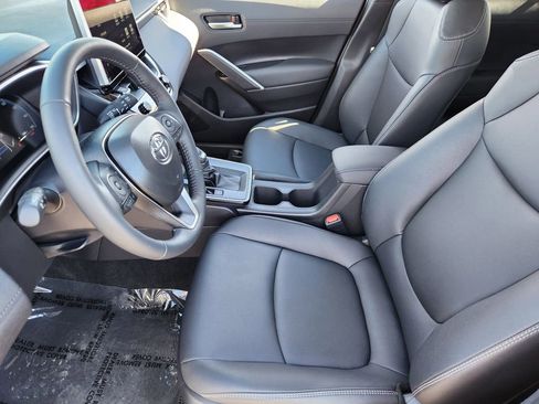 Used 2026 Toyota Corolla Cross XLE w/ Convenience Package image 3