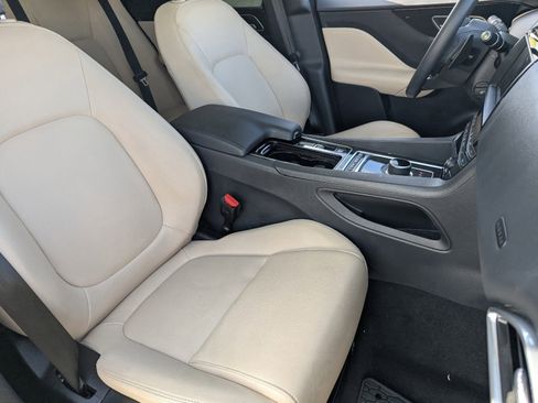 Used 2020 Jaguar F-PACE Premium image 11