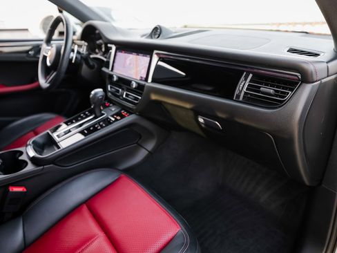 Certified 2022 Porsche Macan S image 28
