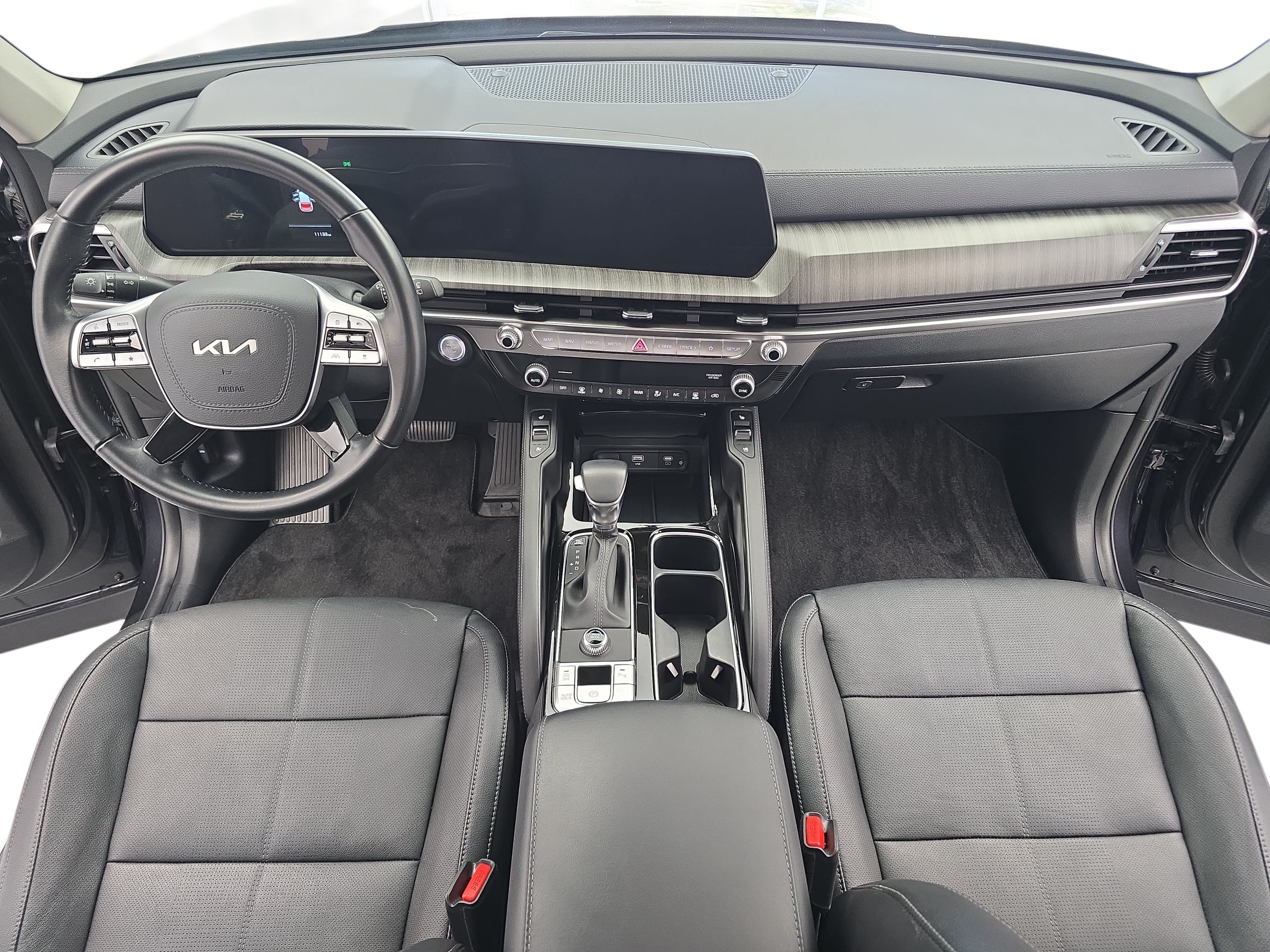 Used 2025 Kia Telluride EX w/ EX Captain's Chair Package FWD image 9