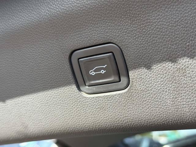 Used 2021 Buick Enclave Avenir w/ Avenir Technology Package AWD/4WD image 11