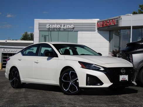 Certified 2025 Nissan Altima 2.5 SR FWD image 1
