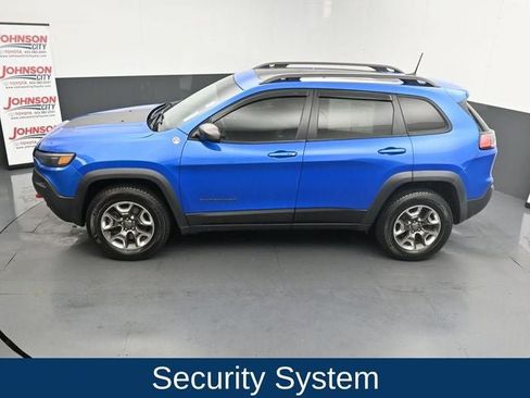 Used 2019 Jeep Cherokee Trailhawk w/ Comfort/Convenience Group AWD/4WD image 16