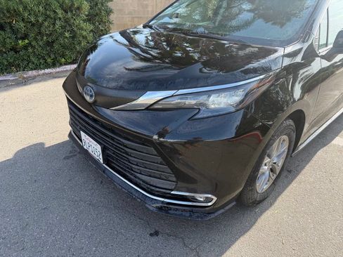 Used 2024 Toyota Sienna XLE FWD image 5