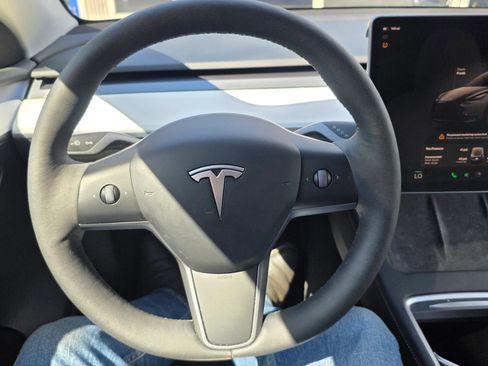 Used 2023 Tesla Model Y Long Range AWD/4WD image 17